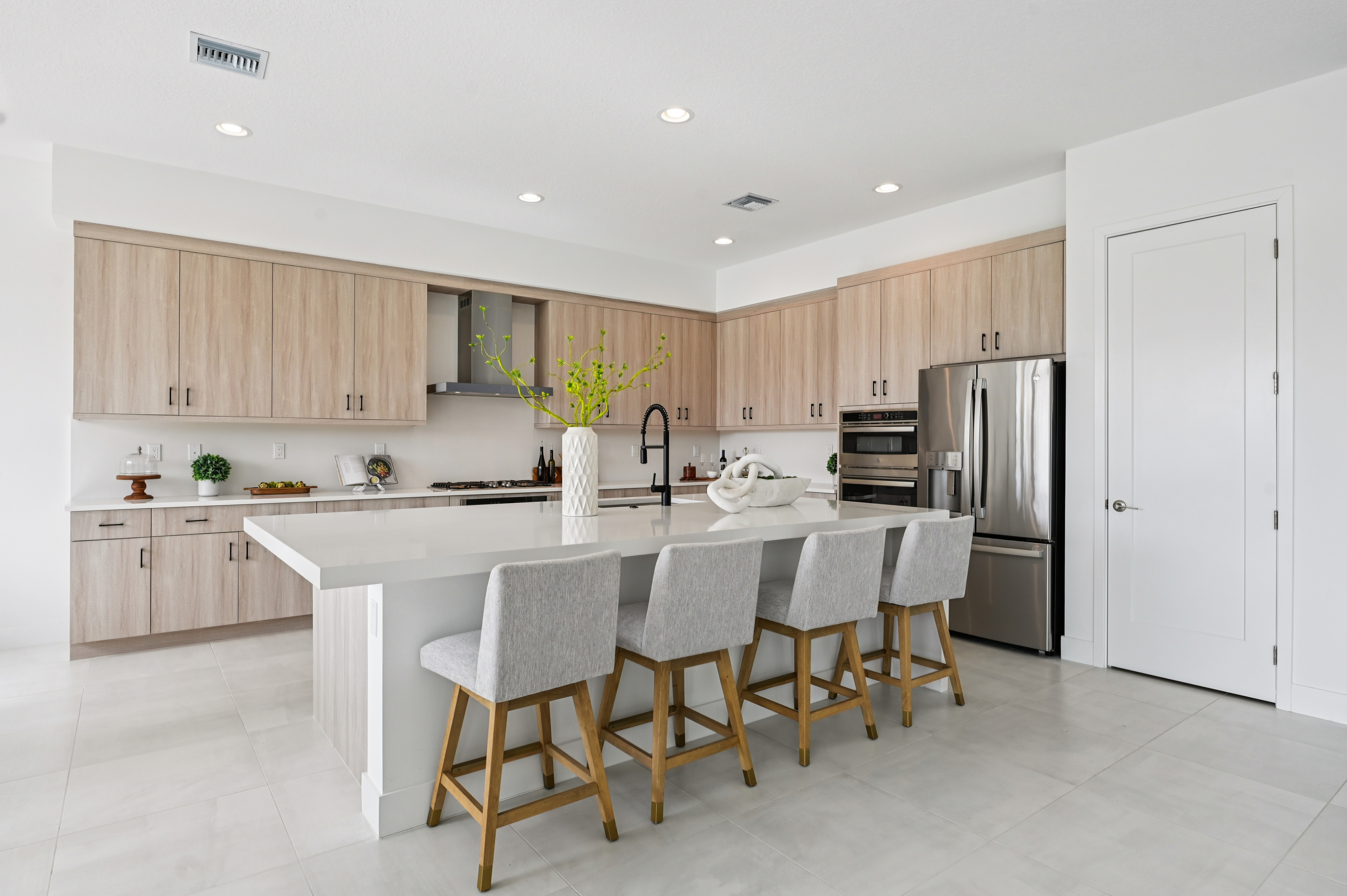 Casa de Campo Ln modern kitchen island